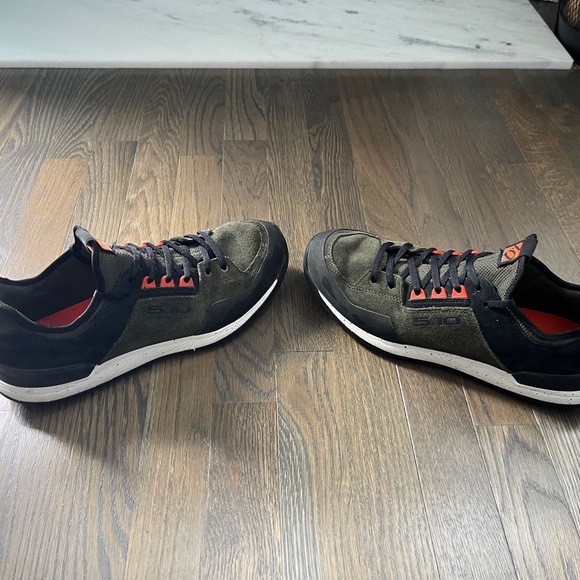 Adidas Five Ten shoes - Picture 3 of 6